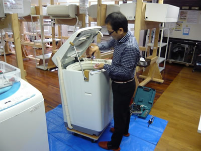 日本エアコンクリーニング協会　第7回縦型洗濯機分解研修会の様子