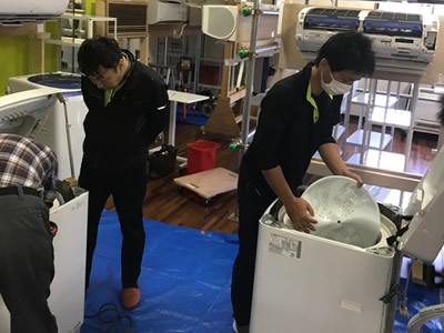 日本エアコンクリーニング協会　第8回縦型洗濯機分解研修会の様子