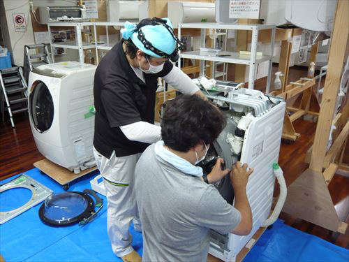 日本エアコンクリーニング協会　第3回ドラム式洗濯機分解研修会の様子