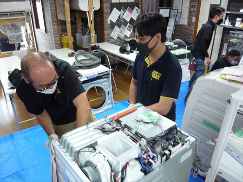 日本エアコンクリーニング協会　第4回ドラム式洗濯機分解研修会の様子