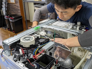日本エアコンクリーニング協会　第36回ドラム式洗濯機分解研修会の様子