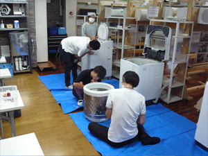 日本エアコンクリーニング協会　第60回縦型洗濯機分解研修会の様子