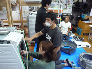 日本エアコンクリーニング協会　第70回ドラム式洗濯機分解研修会の様子