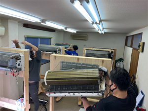 第137回　エアコン完全分解研修会風景